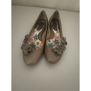BORN Flower Ballet Flats Womens Sz 9 Floral Leather Shoes Taupe Boho Comfort